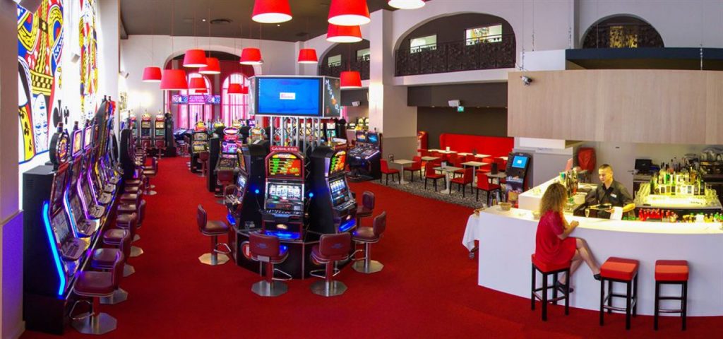 Vista interior del Casino Partouche de Hyeres